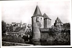 CPA Fougers Entree du Chateau La Tour de Guemadeuc