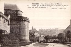 CPA Fougeres Tour Surienne et rue du Chateau Le chemin 