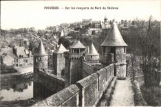 CPA Fougeres Sur les remparts du Nord du Chateau