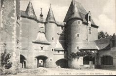 CPA Fougeres Le Chateau Cour Interieure