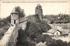 CPA Fougeres (I et V) Le Vieux Chateau Partie des remparts cote Nord La Tour du Guet et la Tour du guet et la Tour des 