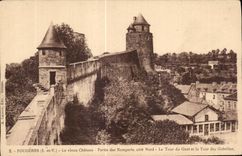 CPA Fougeres Le Vieux Chateau Partie des Remparts cote Nord la Tour Guet et la Tour des Gobelins