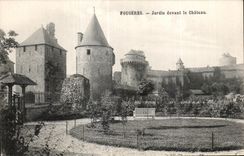 CPA Fougeres Jardin devant le Chateau