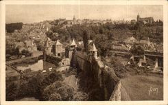 CPA Fougeres (Ille et Vilaine) La ville haute (a droite l eglise St Leonard)