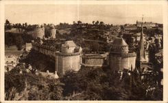 Opinion de los helechos de CPA (Ille y Vilaine) del castillo tomado de las rocas de St Sulpice