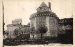 CPA Fougeres Tours Raoul et Surienne