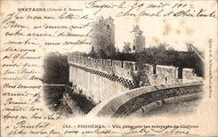 CPA Bretagne Fougeres Vue prise sur lesrempasts du chateau