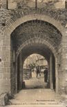 CPA Fougeres L Entree du Chateau Cote interieur