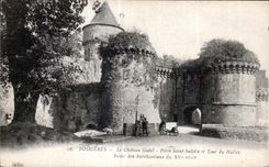 CPA Fougeres Le Chateau Feodal Porte Saint Sulpice et Tour du Hallay Reste des Fortifications du Xv Siece
