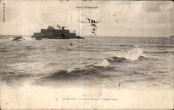 CPA St Malo Fort National the High tide