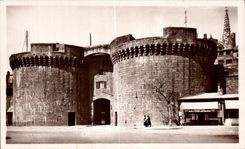 CPSM Saint Malo the Large Gate (XV century)