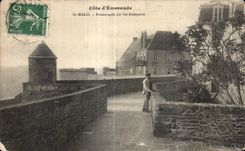 CPA Dimensions Emeraude St Malo Promenade on the Walls