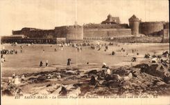 CPA Saint Malo Main beach and the Castle The targe beack and the Castle
