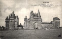 CPA Vitre Ensemble de la Facade du Chateau des Duos de la Tremoille