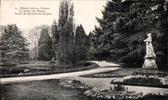 La estatua de CPA esmalta (Ille y Vilaine) el jardin botAnico de senora de Sevigne