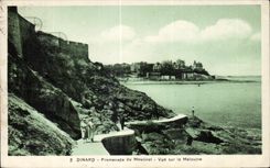 CPA Dinard Promeade du Moulinet Vue sur la Malouine