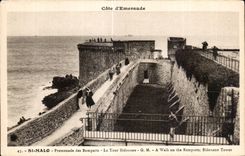CPA Saint Malo Promenade of the Walls the Bidouane Tower has Walk one the Remparts Bidouane Tower
