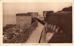 CPA Saint Malo Sur les Remparts la Tour de Bidouane