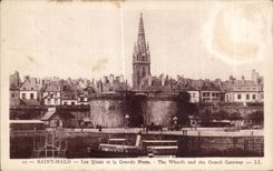Muelles de Malo del santo de CPA y la puerta grande los embarcaderos y el barco grande de la entrada