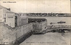 CPA Cote d Emeraude Saint Malo Les Remparts et Saint Servan
