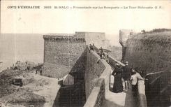 CPA dimensiona la promenade del St Malo de la esmeralda en las paredes la torre de Bidouane