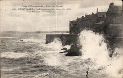 El santo Malo de CPA dimensiona la costa de Emeraude Emeral las paredes en el dia de tormenta