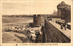 CPA Saint Malo Les Remparts le Chateau et la Plage des Bains