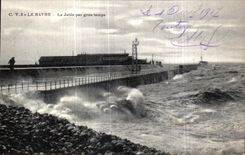 CPA La Havre La Jetee par gros temps