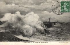CPA Le Havre La Digue par gros Temps