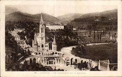 CPA Lourdes Vue Plongeante vers la basilique 