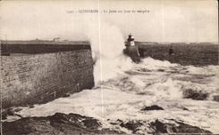 CPA Quiberon La Jetee un Jour de tempete Lighthouse Phare 
