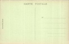 Castillo de CPA de Josselin la chimenea grande de la sala de estar fuera de las piedras del granito que llevan las armas de Rohan y de Bretana