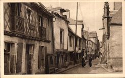 Calle Bretana de la mujer mayor de CPA Josselin