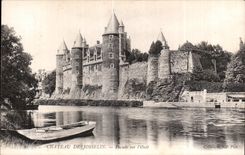 Ataque frontal de CPA Castle De Josselin encendido que expulso