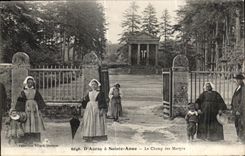 CPA Auray has Sainte Anne Le Champ of the Martyrs Folklore Costume