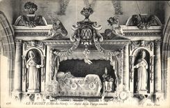 CPA Le Yaudet Autel de la Vierge Couchee