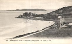 CPA Perros Guirec Plage de Trestrignel et l Ile Tome