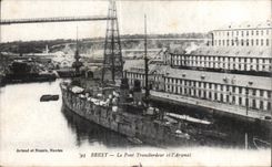 CPA Brest Le Pont Transbordeur et l Arsenal Bateau 