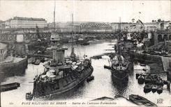CPA Port Militaire De Brest Sortie du Cuirasse Formidable