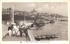 CPA Boulogne on sea the Pier and the Boats city
