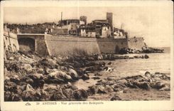 CPA Antibes vue generale des Remparts