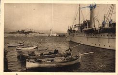 CPA Antibes Le port et le fort carre Bateau 