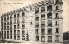 CPA Vichy Le Majestic Hotel