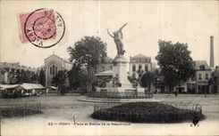 CPA Vichy Places and Statue of the Republic