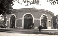 CPA Vichy Queen of the Cities water