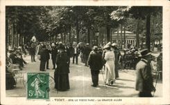 CPA Vichy on the Old Park the Large one Allee