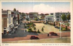 CPA Vichy Place de l Hotel de Ville et la Nouvelle Poste