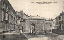 CPA Neris les Bains Place de la Source La Pompe d Eau Chaude