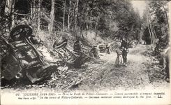 CPA Guerre 1914 1915 In the forest off Villers Cotterets Militaria Convoi automobile German sets fire to
