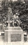 CPA Tregastel Statue d Ernest Renan